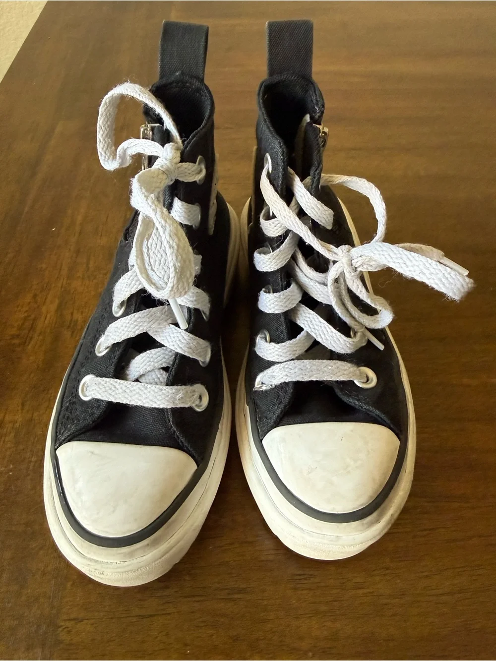 Converse CTAS Lugged Lift Hi Youth Size 11 Black White Sneakers Shoes